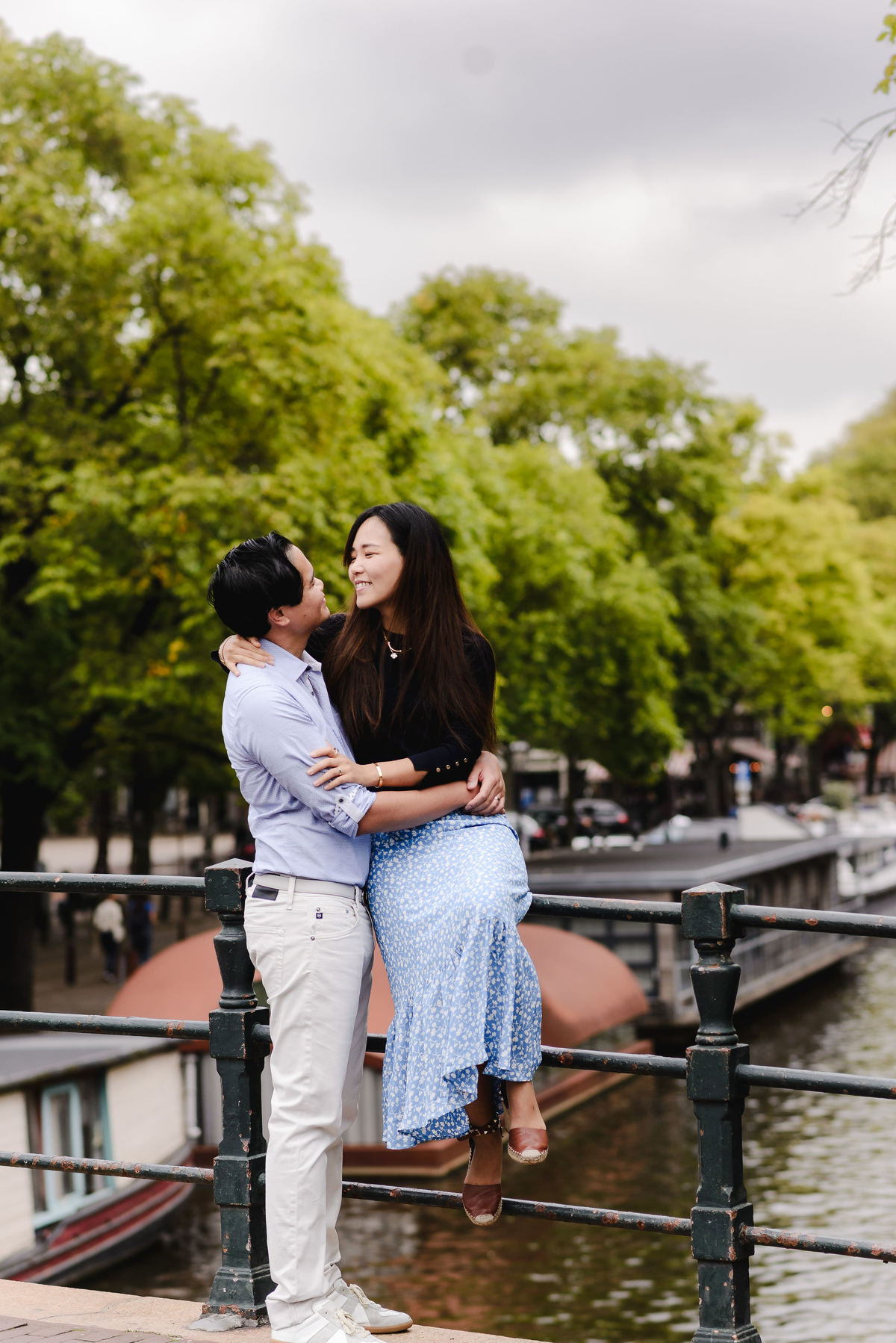 Capture Your Romantic Getaway in Amsterdam: Vacation Photographer for Couples. Explore Amsterdam's Canals and Bridges, Admire Iconic Houses and Bicycles in Pictures