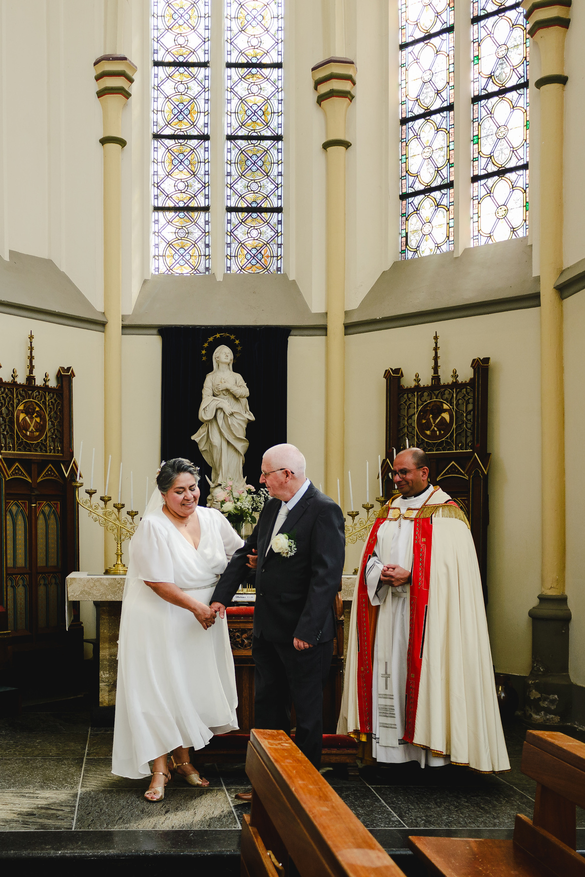 wedding day in schagen, religious ceremony in a church, spanish speaking priest in the netherlands, catholic ceremony, wedding photographer trouwfotograaf