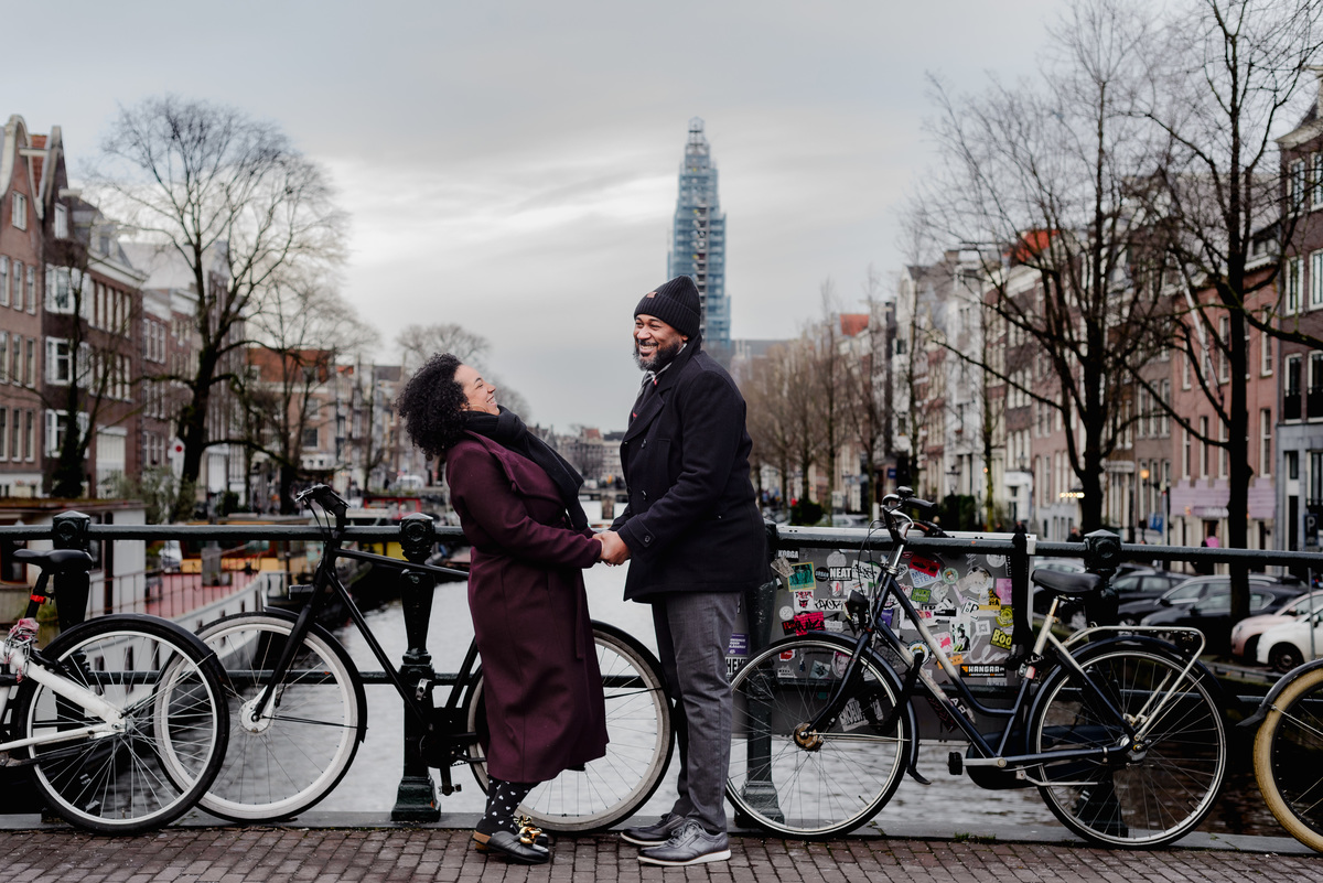 Engagement session, engagement proposal, secret engagement proposal in Amsterdam, proposal expert, getting engaged in Amsterdam, proposing in Amsterdam, engagement ring, proposal story, vacation photographer, Amsterdam, couple photo session