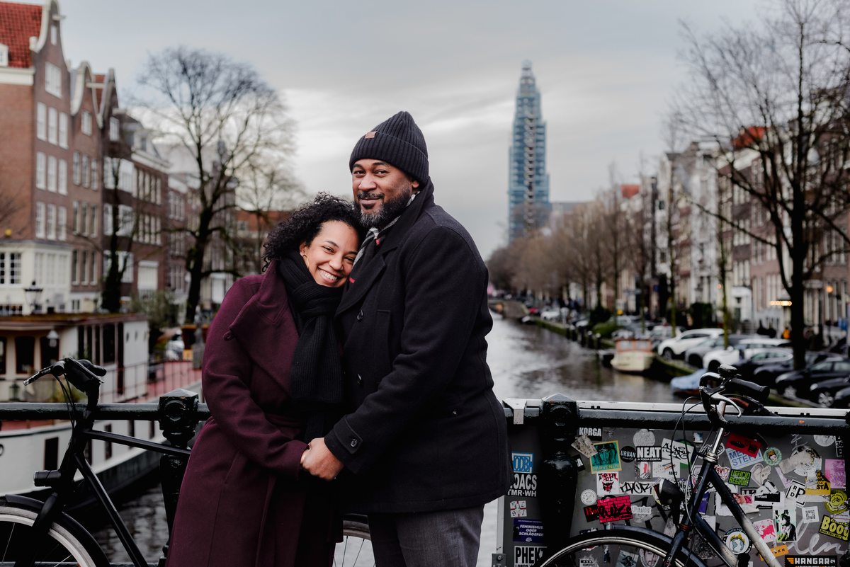 Engagement session, engagement proposal, secret engagement proposal in Amsterdam, proposal expert, getting engaged in Amsterdam, proposing in Amsterdam, engagement ring, proposal story, vacation photographer, Amsterdam, couple photo session