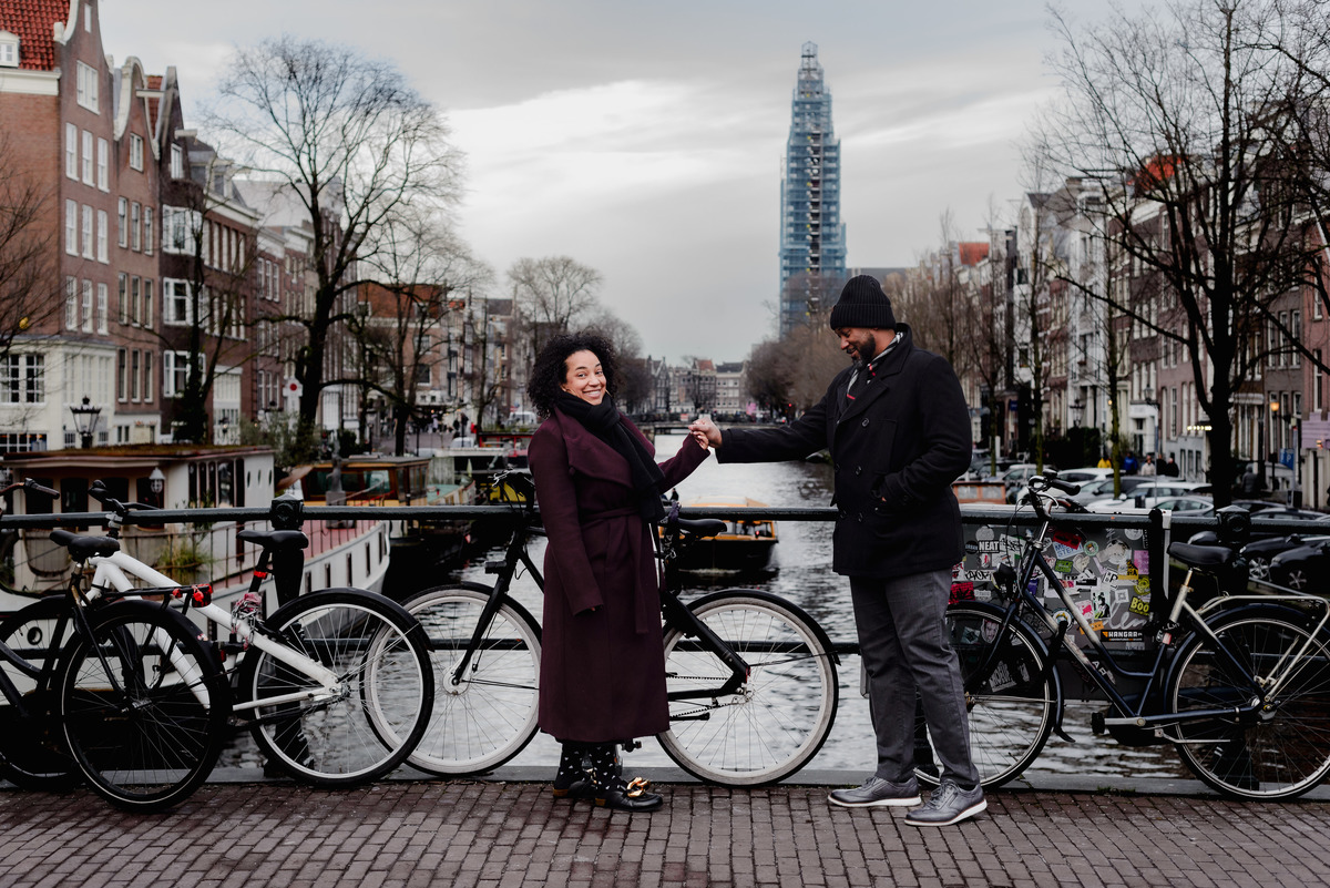 Engagement session, engagement proposal, secret engagement proposal in Amsterdam, proposal expert, getting engaged in Amsterdam, proposing in Amsterdam, engagement ring, proposal story, vacation photographer, Amsterdam, couple photo session