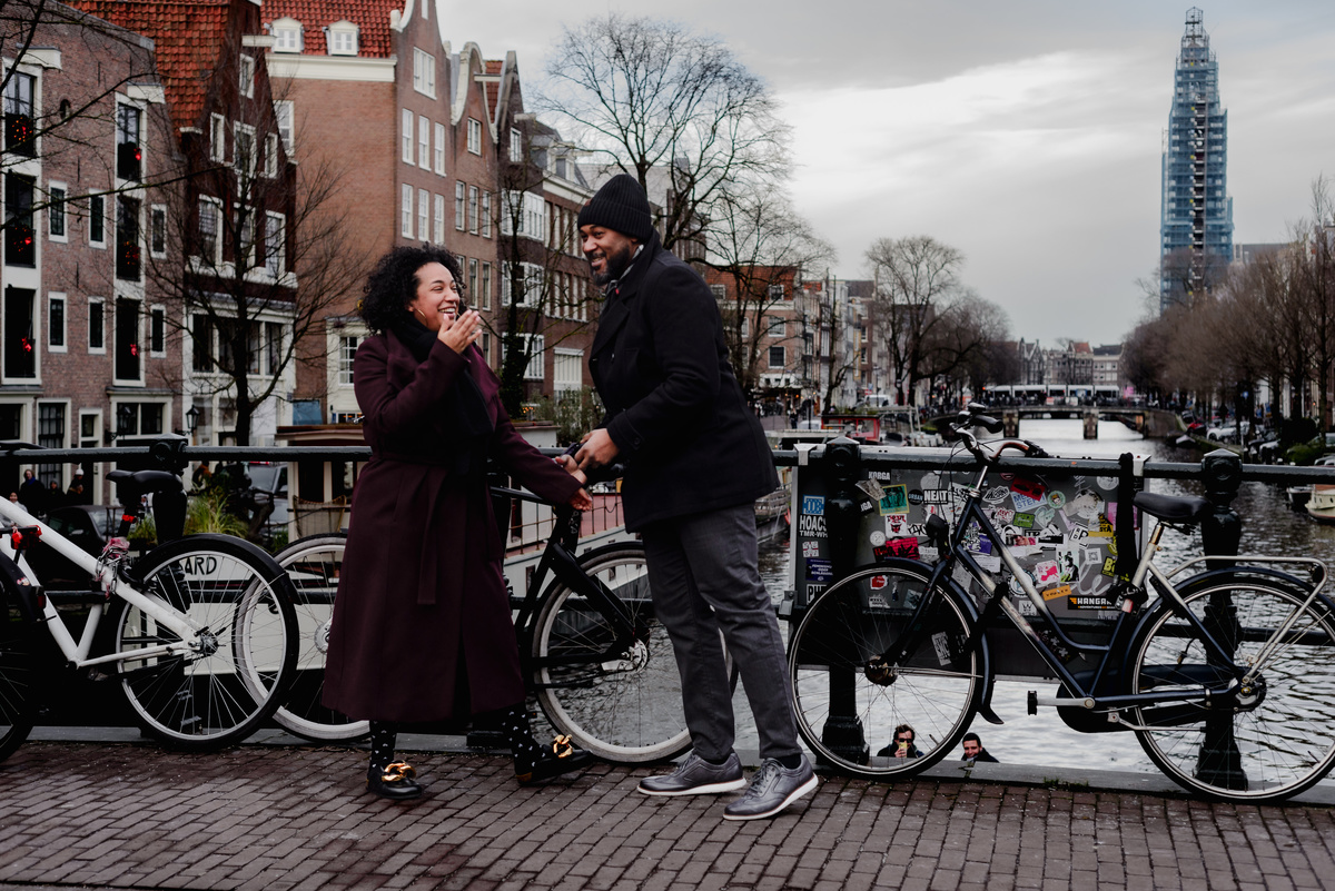 Engagement session, engagement proposal, secret engagement proposal in Amsterdam, proposal expert, getting engaged in Amsterdam, proposing in Amsterdam, engagement ring, proposal story, vacation photographer, Amsterdam, couple photo session
