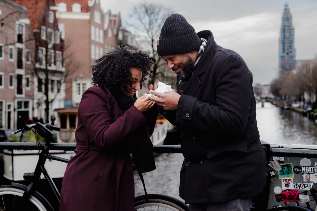 Engagement session, engagement proposal, secret engagement proposal in Amsterdam, proposal expert, getting engaged in Amsterdam, proposing in Amsterdam, engagement ring, proposal story, vacation photographer, Amsterdam, couple photo session