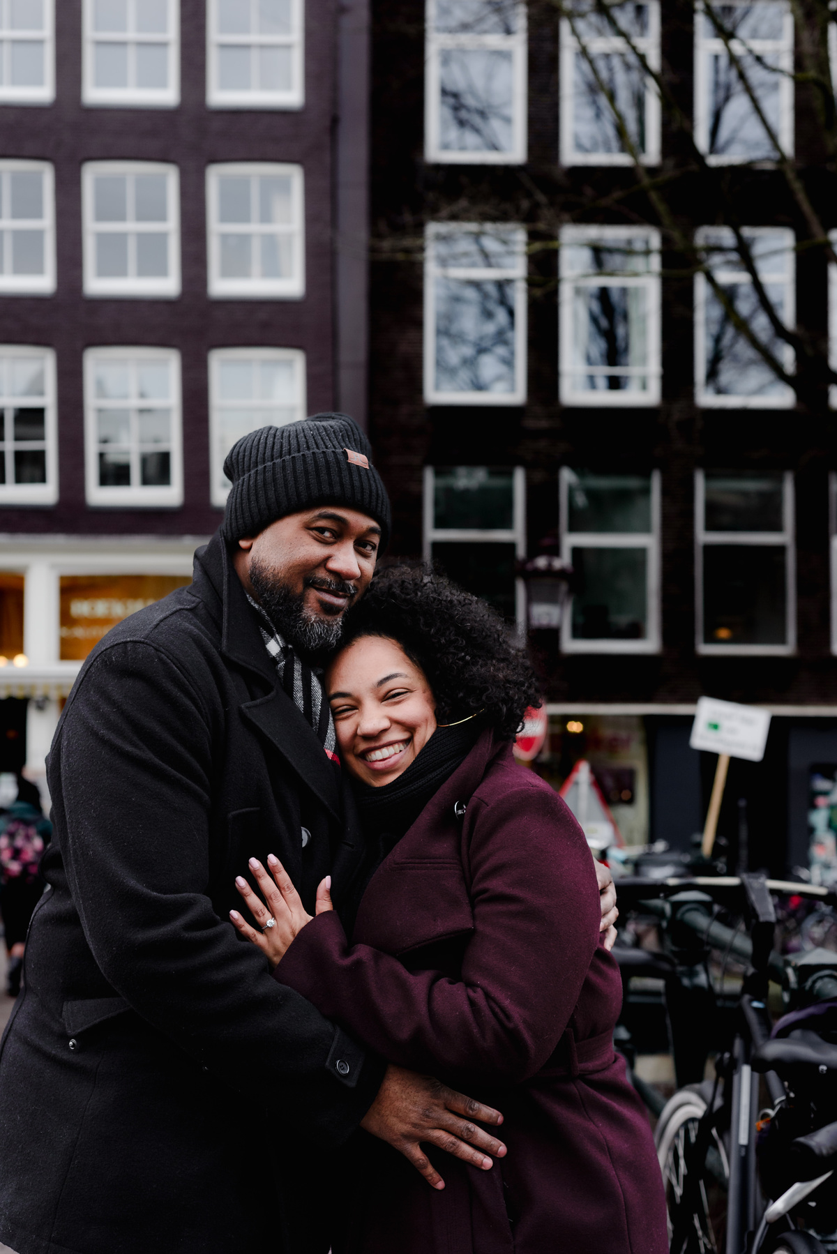 Engagement session, engagement proposal, secret engagement proposal in Amsterdam, proposal expert, getting engaged in Amsterdam, proposing in Amsterdam, engagement ring, proposal story, vacation photographer, Amsterdam, couple photo session