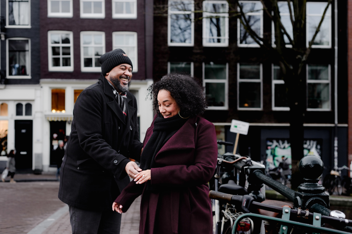 Engagement session, engagement proposal, secret engagement proposal in Amsterdam, proposal expert, getting engaged in Amsterdam, proposing in Amsterdam, engagement ring, proposal story, vacation photographer, Amsterdam, couple photo session