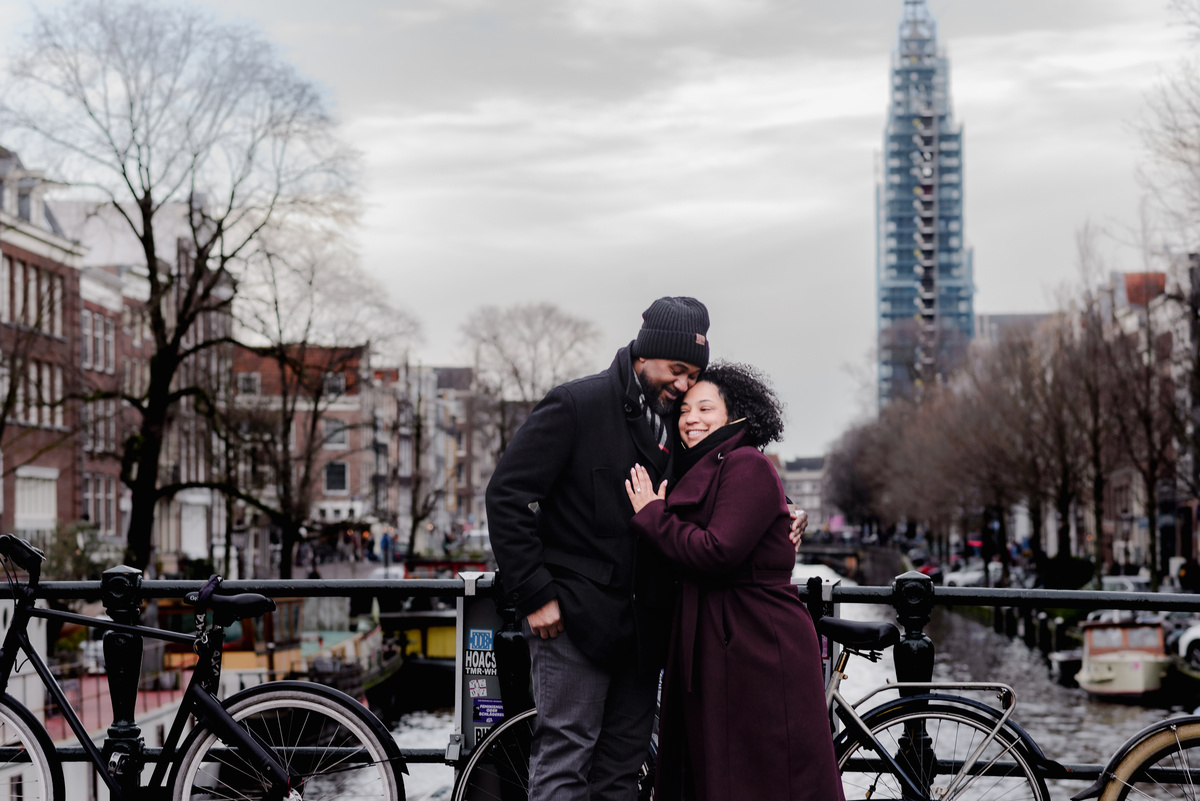 Engagement session, engagement proposal, secret engagement proposal in Amsterdam, proposal expert, getting engaged in Amsterdam, proposing in Amsterdam, engagement ring, proposal story, vacation photographer, Amsterdam, couple photo session