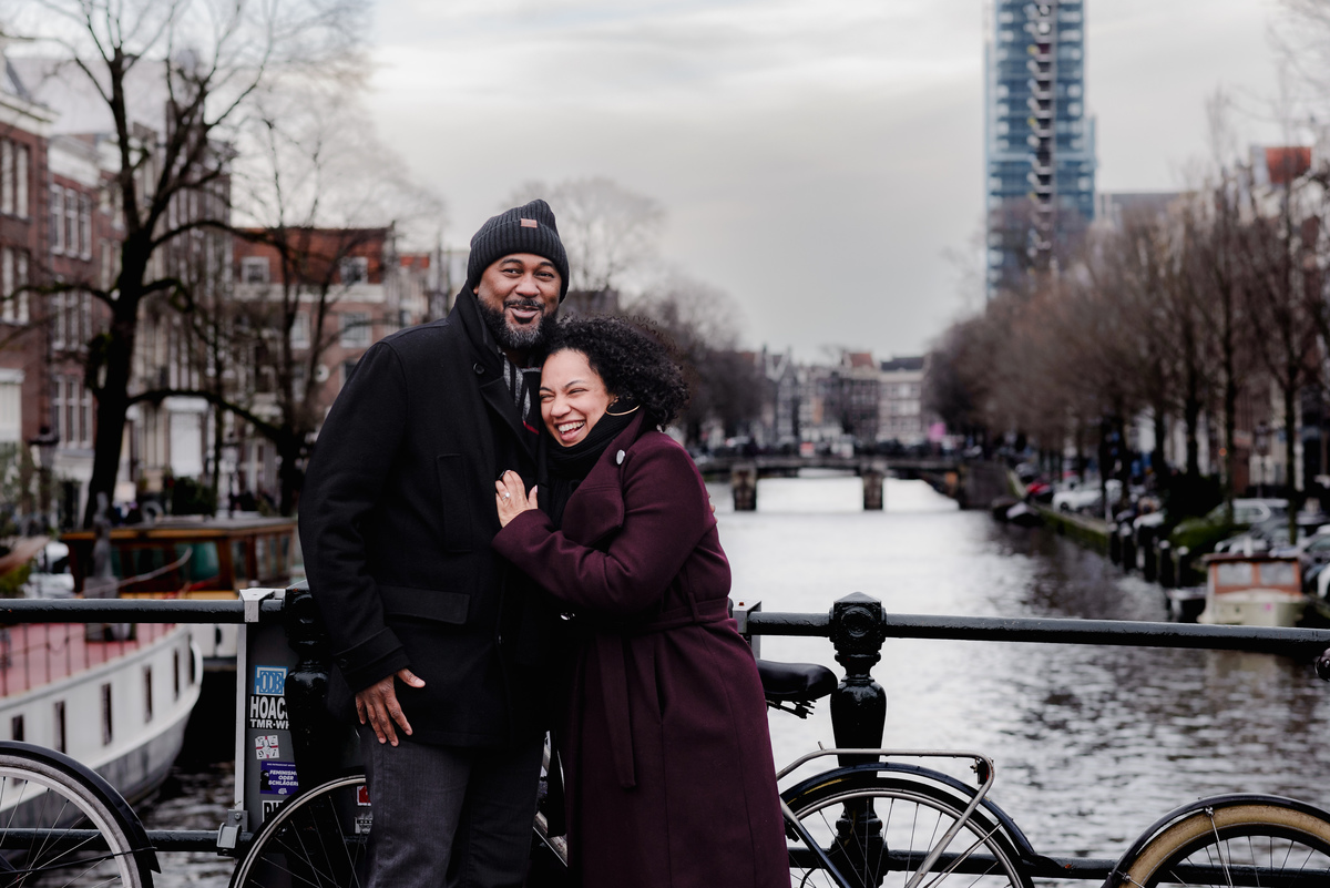 Engagement session, engagement proposal, secret engagement proposal in Amsterdam, proposal expert, getting engaged in Amsterdam, proposing in Amsterdam, engagement ring, proposal story, vacation photographer, Amsterdam, couple photo session