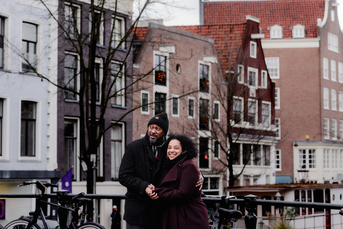 Engagement session, engagement proposal, secret engagement proposal in Amsterdam, proposal expert, getting engaged in Amsterdam, proposing in Amsterdam, engagement ring, proposal story, vacation photographer, Amsterdam, couple photo session