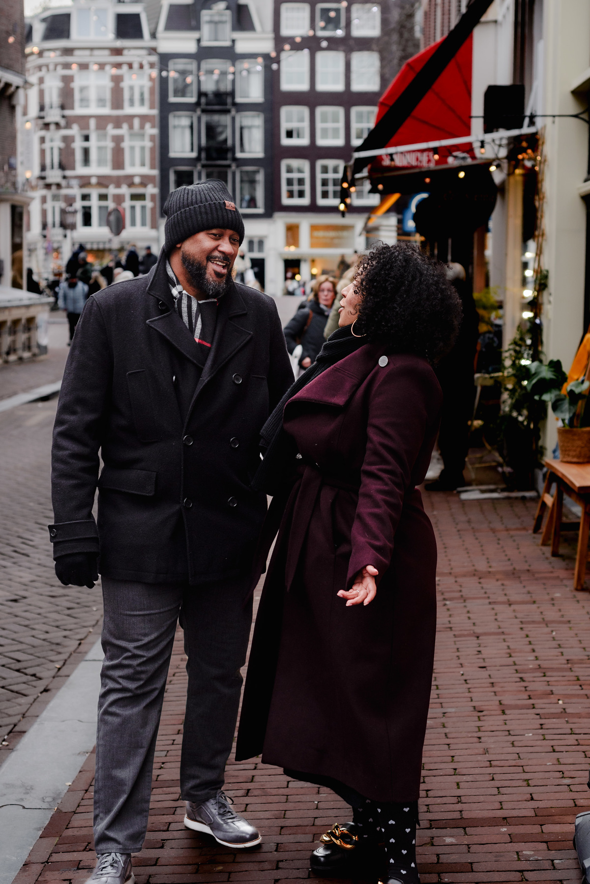 Engagement session, engagement proposal, secret engagement proposal in Amsterdam, proposal expert, getting engaged in Amsterdam, proposing in Amsterdam, engagement ring, proposal story, vacation photographer, Amsterdam, couple photo session