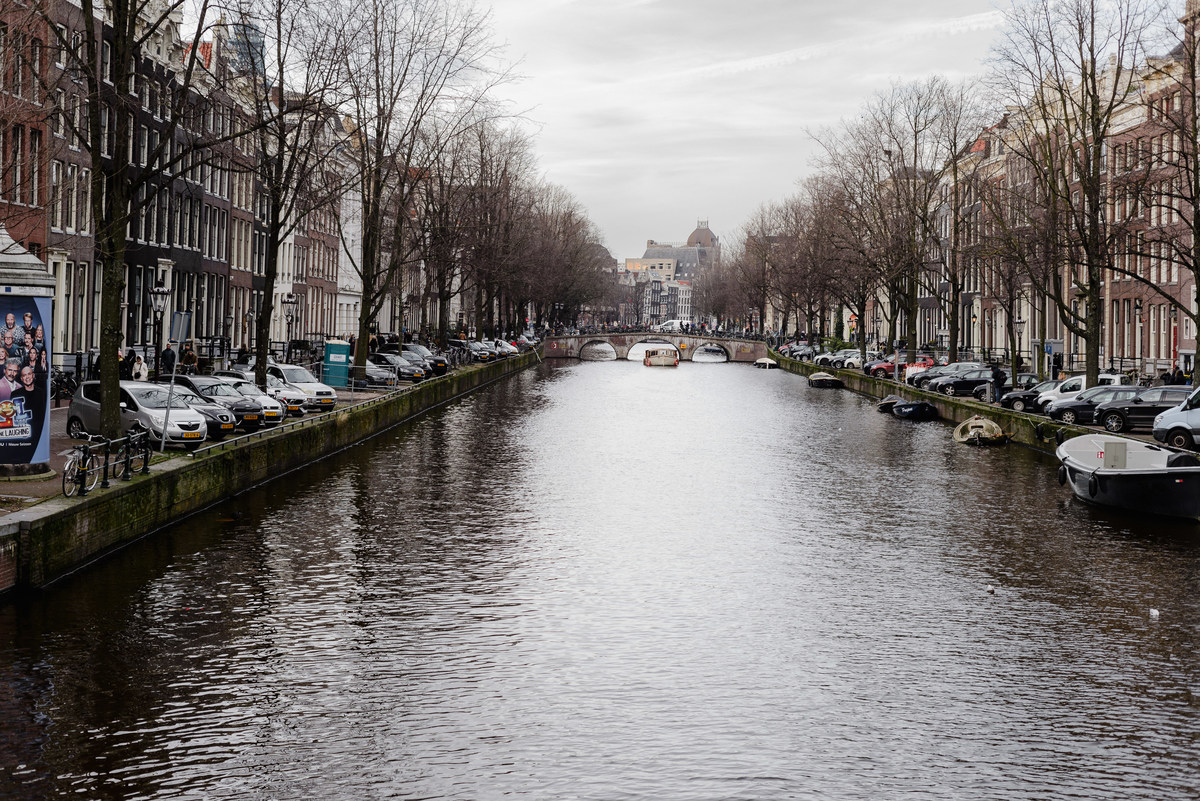 Engagement session, engagement proposal, secret engagement proposal in Amsterdam, proposal expert, getting engaged in Amsterdam, proposing in Amsterdam, engagement ring, proposal story, vacation photographer, Amsterdam, couple photo session