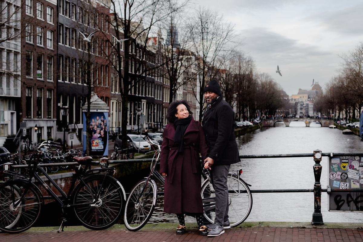 Engagement session, engagement proposal, secret engagement proposal in Amsterdam, proposal expert, getting engaged in Amsterdam, proposing in Amsterdam, engagement ring, proposal story, vacation photographer, Amsterdam, couple photo session