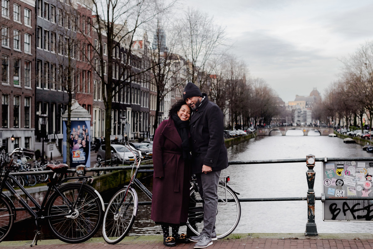 Engagement session, engagement proposal, secret engagement proposal in Amsterdam, proposal expert, getting engaged in Amsterdam, proposing in Amsterdam, engagement ring, proposal story, vacation photographer, Amsterdam, couple photo session