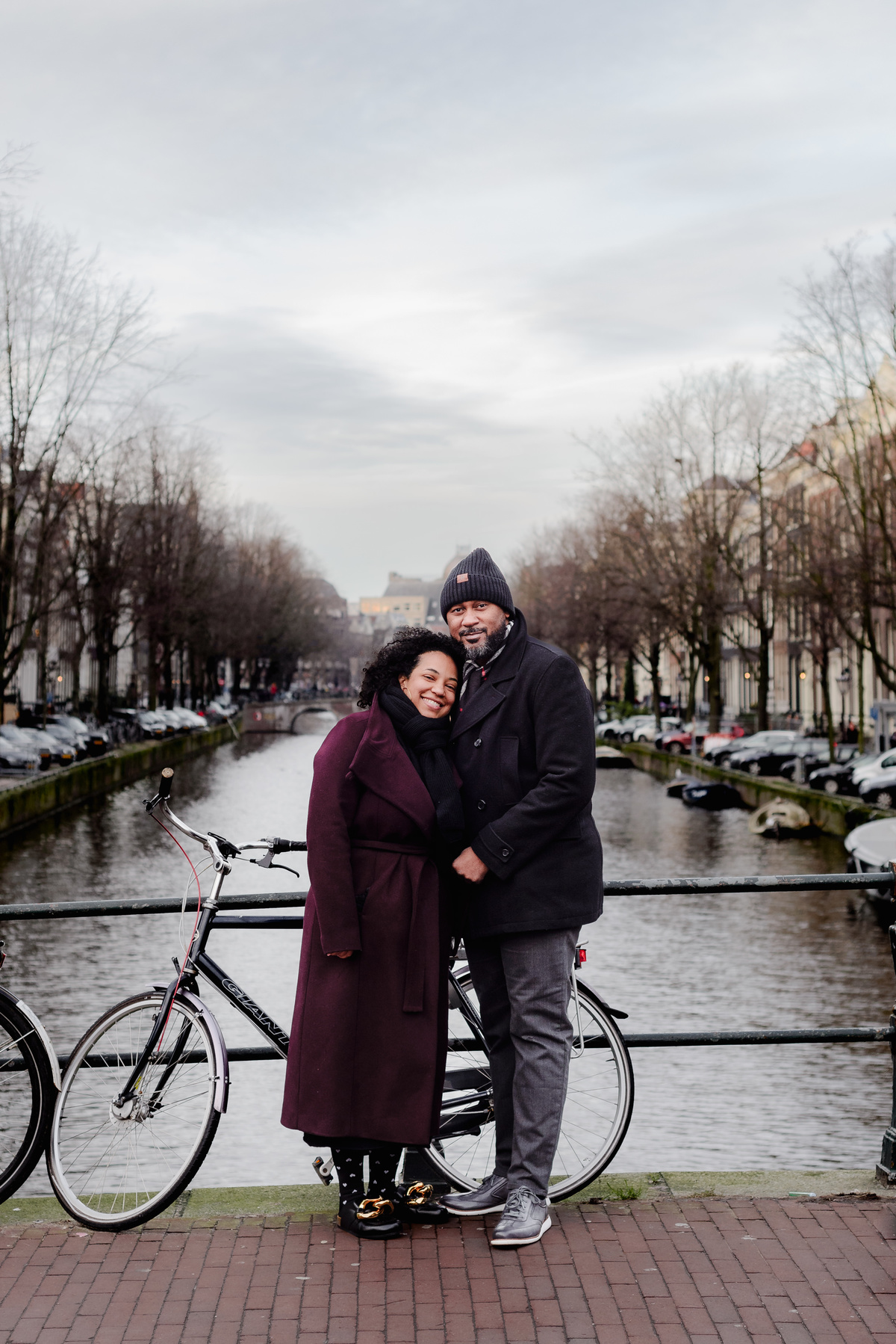 Engagement session, engagement proposal, secret engagement proposal in Amsterdam, proposal expert, getting engaged in Amsterdam, proposing in Amsterdam, engagement ring, proposal story, vacation photographer, Amsterdam, couple photo session