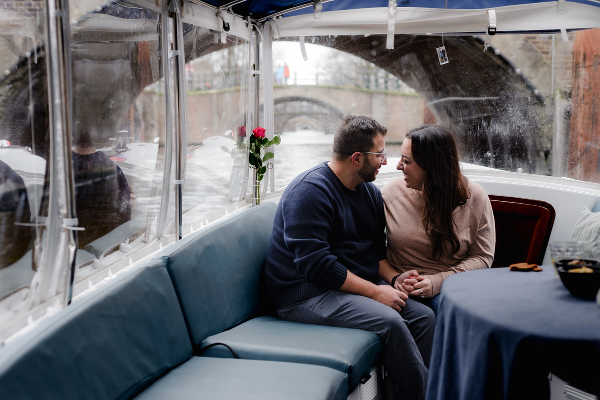 Amsterdam engagement photography
Proposal photo shoot Amsterdam
Romantic proposal spots Amsterdam
Engagement photographer Netherlands
Planning an engagement in Amsterdam
Best proposal locations in Amsterdam
Amsterdam canal proposal ideas
Engagement photo 
