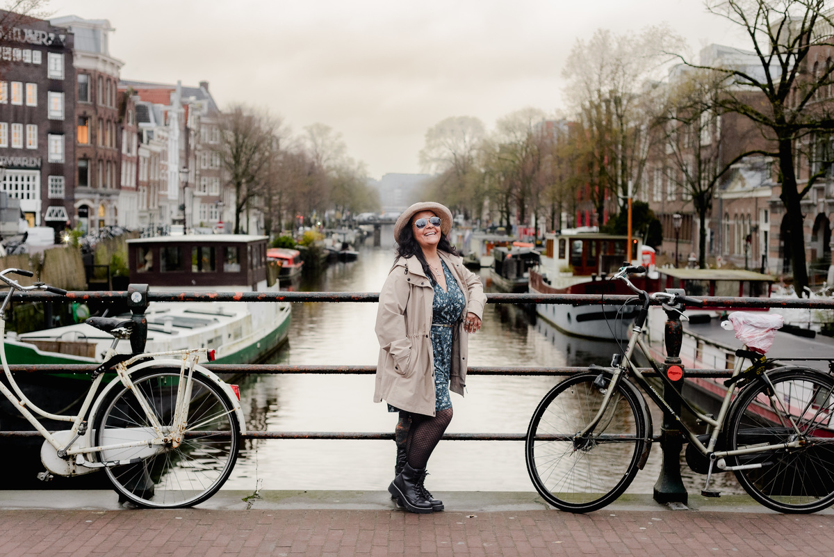 Vacation photographer in Amsterdam making a photo session of a travel agent in the canals and bridges of the city center of Amsterdam. This was a branding photo session made for Flytographer