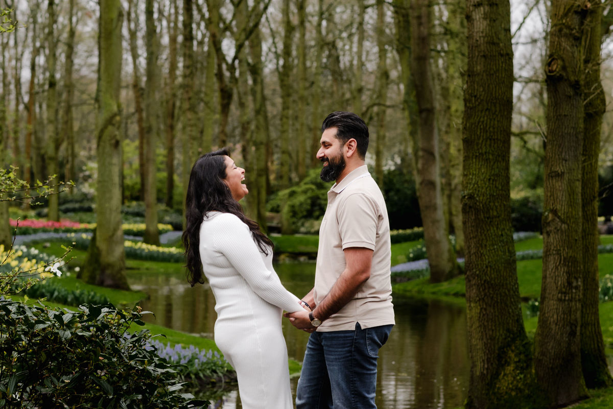 Capture stunning photos at busy Keukenhof Gardens with your Amsterdam vacation photographer and local expert. Book your April session for beautiful tulip garden photos.  Babymoon in Amsterdam photographer.
