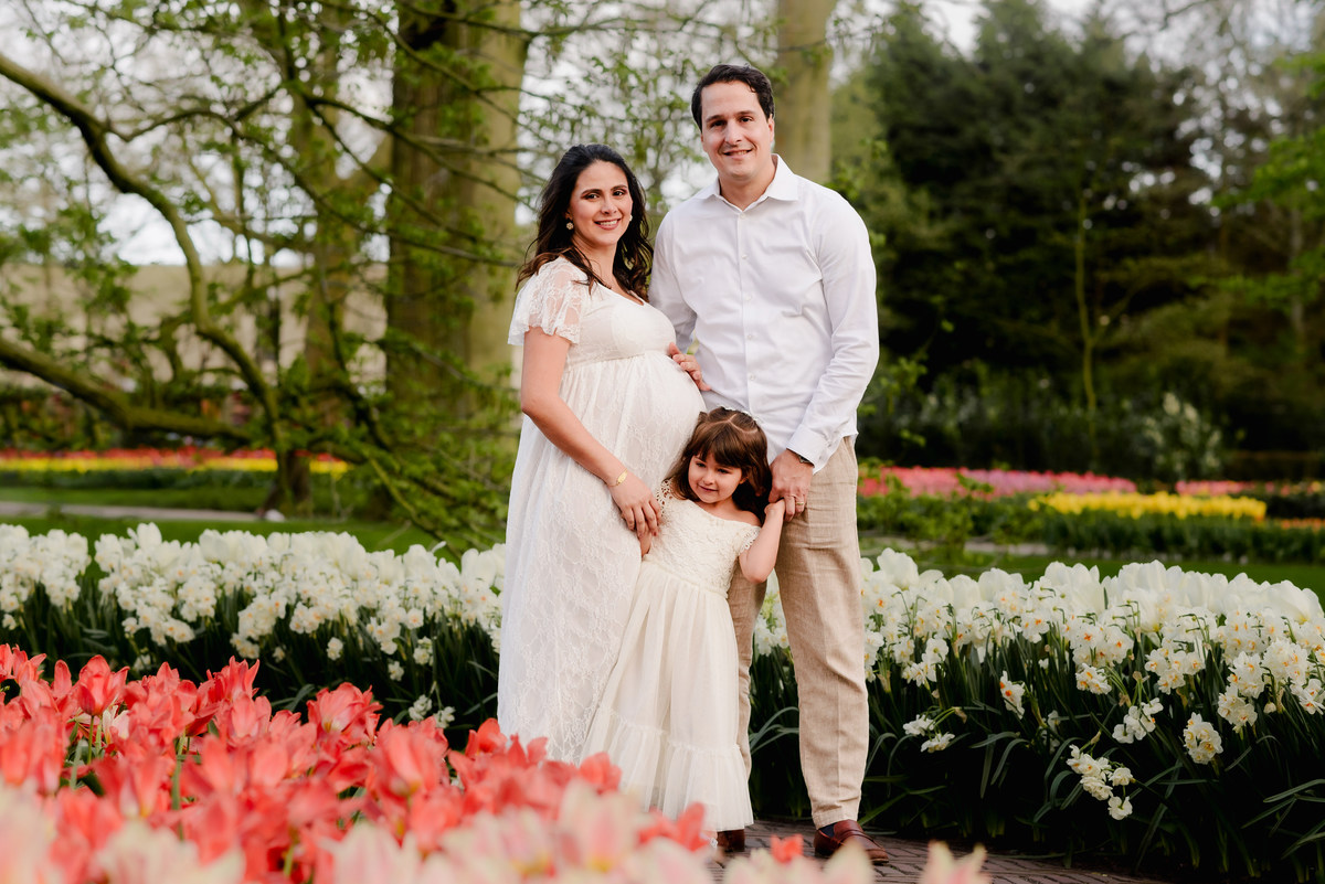Maternity photo session at Keukenhof Gardens on a Sunday afternoon in April. Vacation photographer and local expert capturing stunning moments in tulip fields near Amsterdam, Netherlands