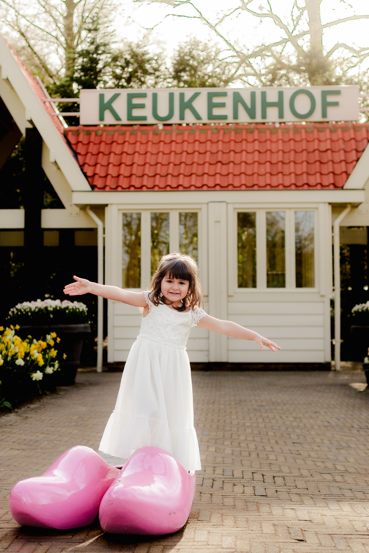 Maternity photo session at Keukenhof Gardens on a Sunday afternoon in April. Vacation photographer and local expert capturing stunning moments in tulip fields near Amsterdam, Netherlands