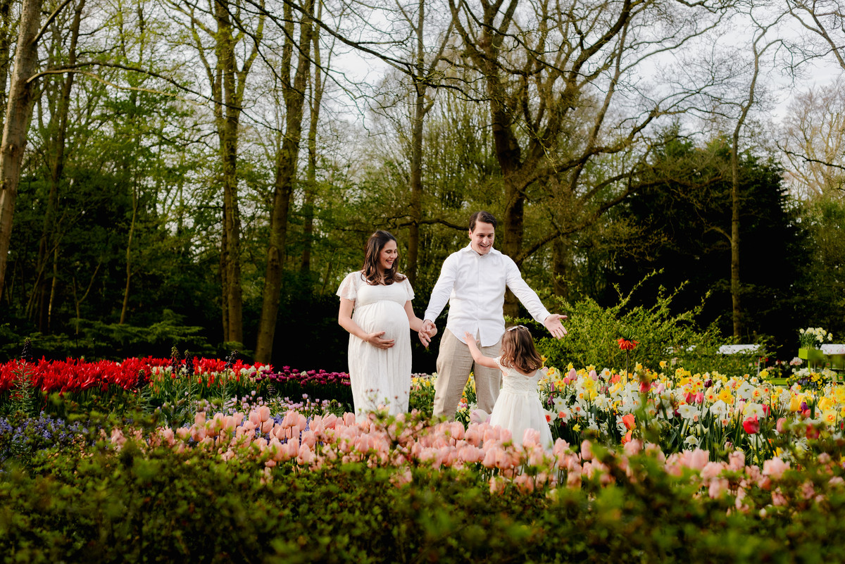 Maternity photo session at Keukenhof Gardens on a Sunday afternoon in April. Vacation photographer and local expert capturing stunning moments in tulip fields near Amsterdam, Netherlands