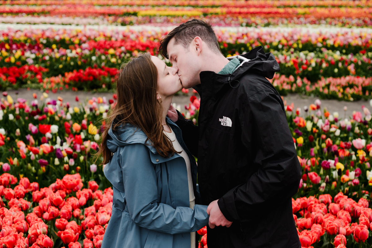 A Rainy Day Proposal at Tulip Experience Amsterdam: Capturing Love in Every Weather