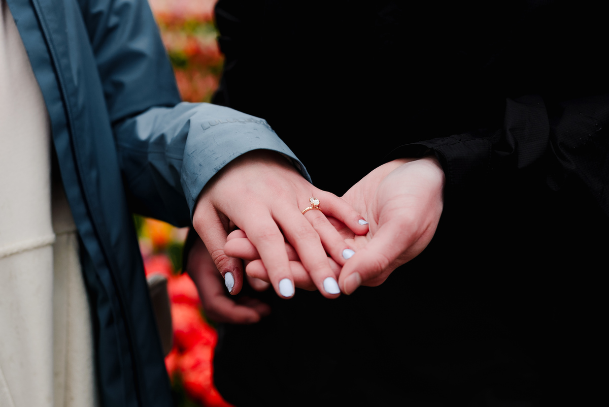 A Rainy Day Proposal at Tulip Experience Amsterdam: Capturing Love in Every Weather