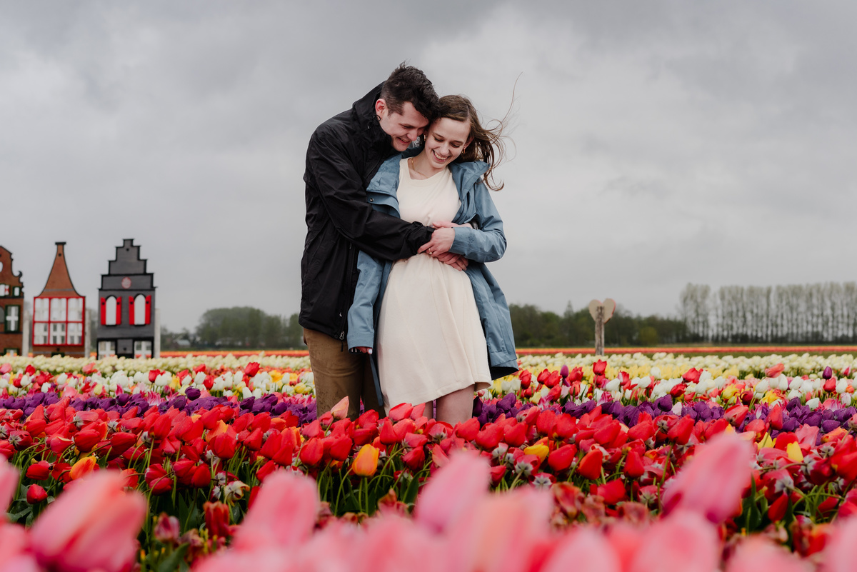 A Rainy Day Proposal at Tulip Experience Amsterdam: Capturing Love in Every Weather