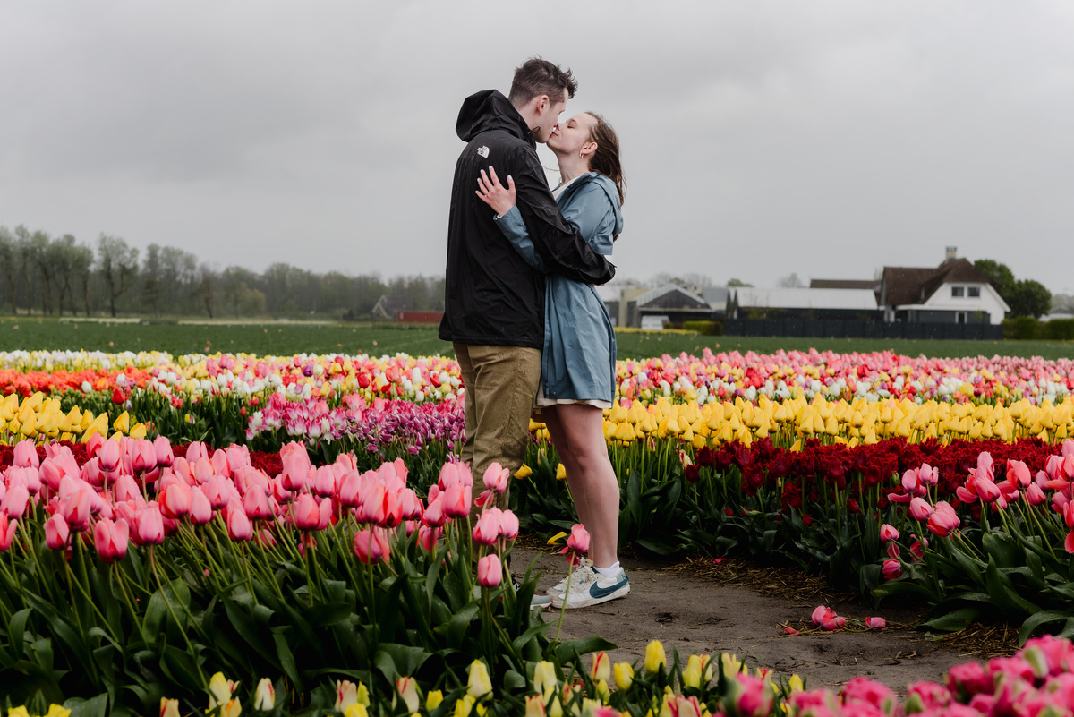 A Rainy Day Proposal at Tulip Experience Amsterdam: Capturing Love in Every Weather