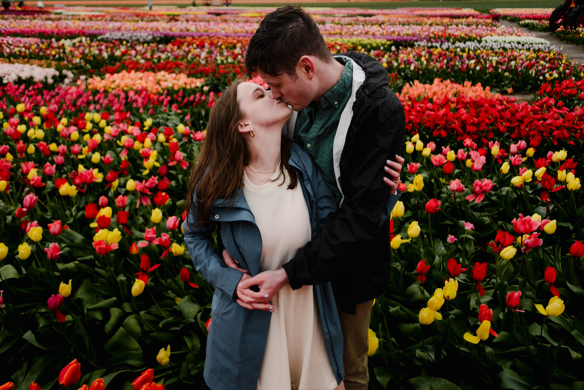 A Rainy Day Proposal at Tulip Experience Amsterdam: Capturing Love in Every Weather