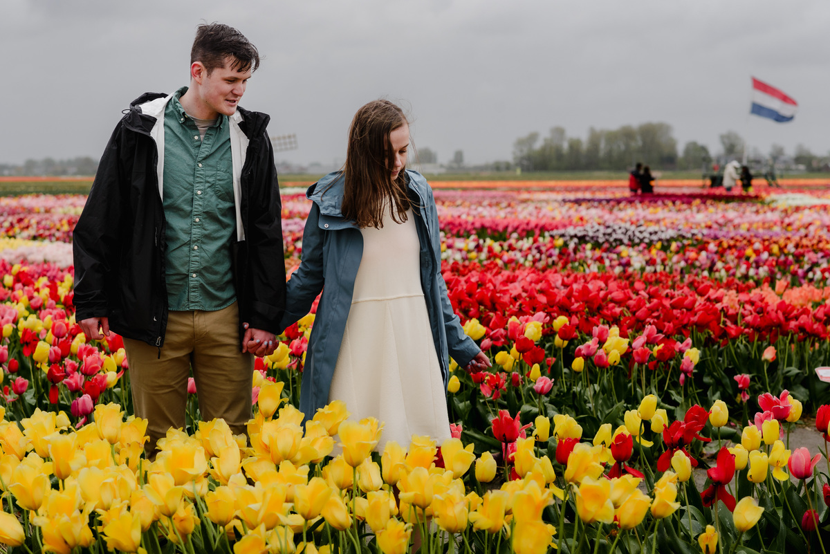 A Rainy Day Proposal at Tulip Experience Amsterdam: Capturing Love in Every Weather