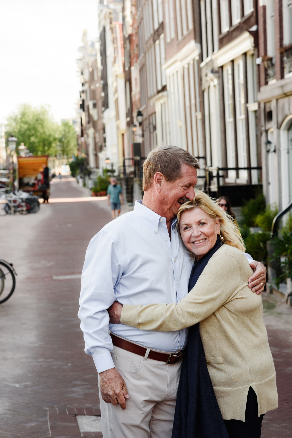couple embracing lovingly on a quiet Amsterdam street.