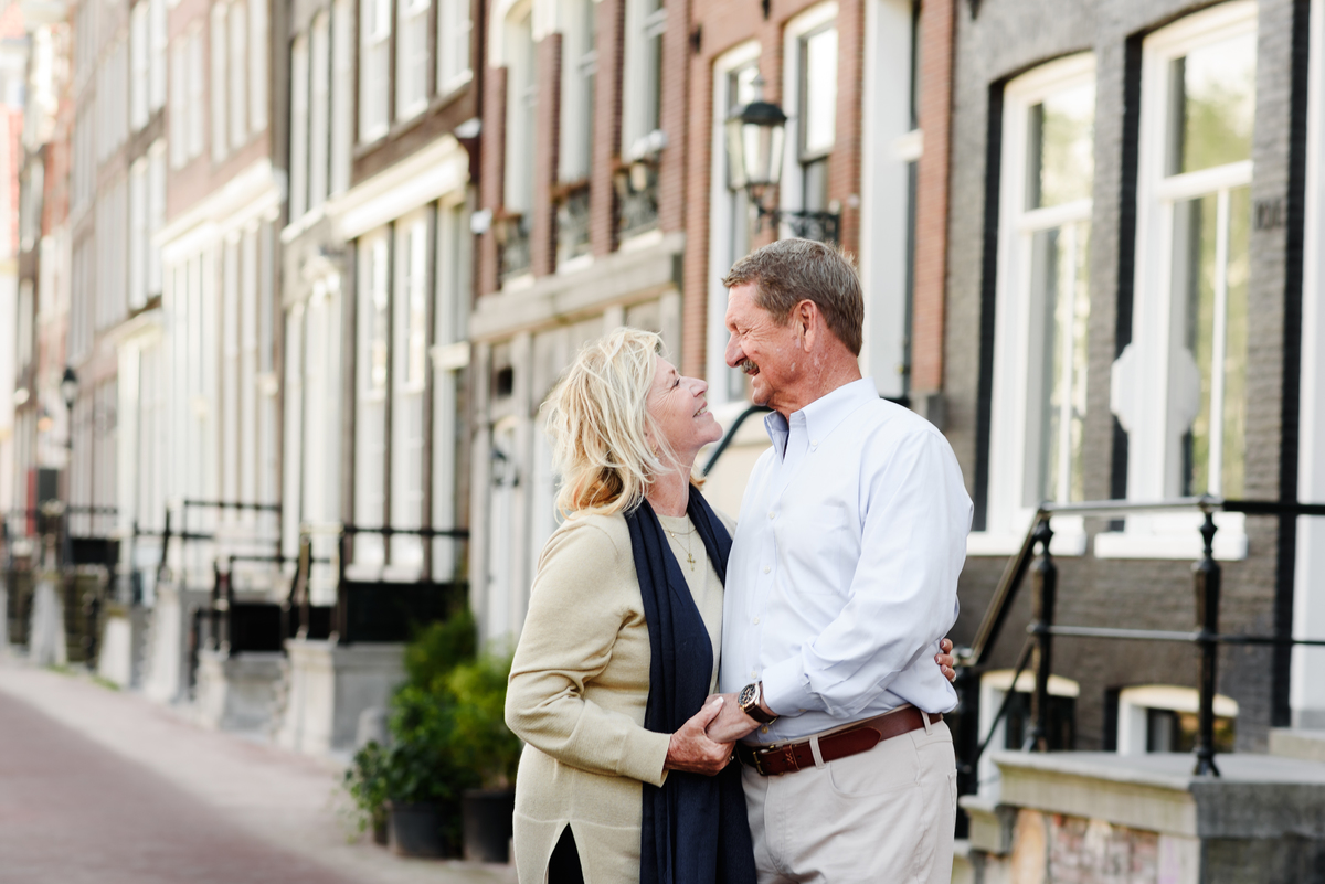 couple embracing lovingly on a quiet Amsterdam street.