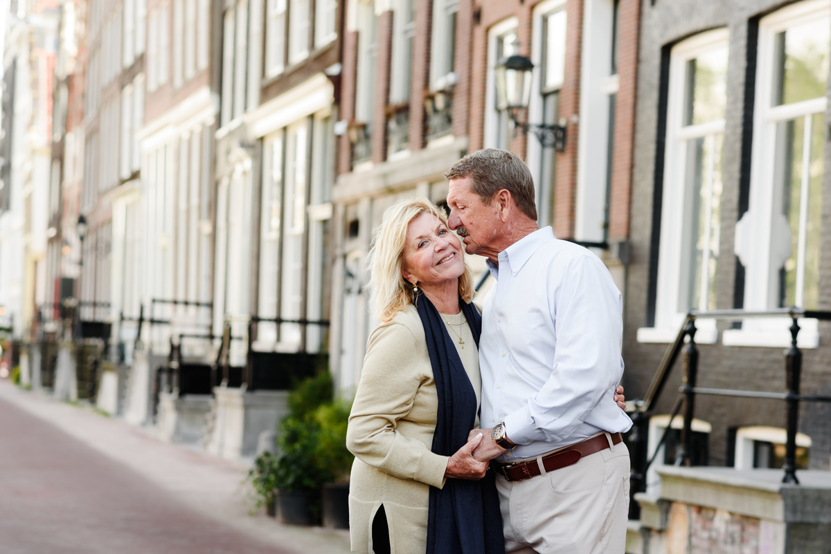 couple embracing lovingly on a quiet Amsterdam street.