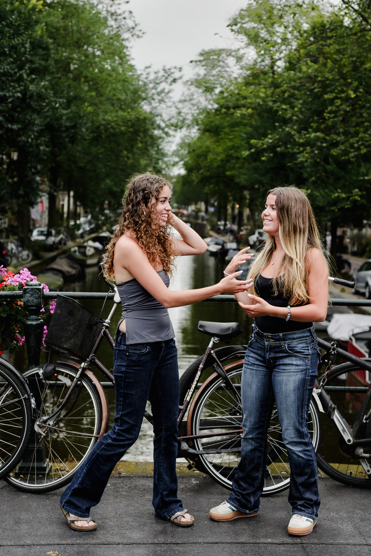 family photo session the the amsterdam canals in the Jordaan district, most famous. Family celebrating a wedding anniversary holding a famous Amsterdam cookie