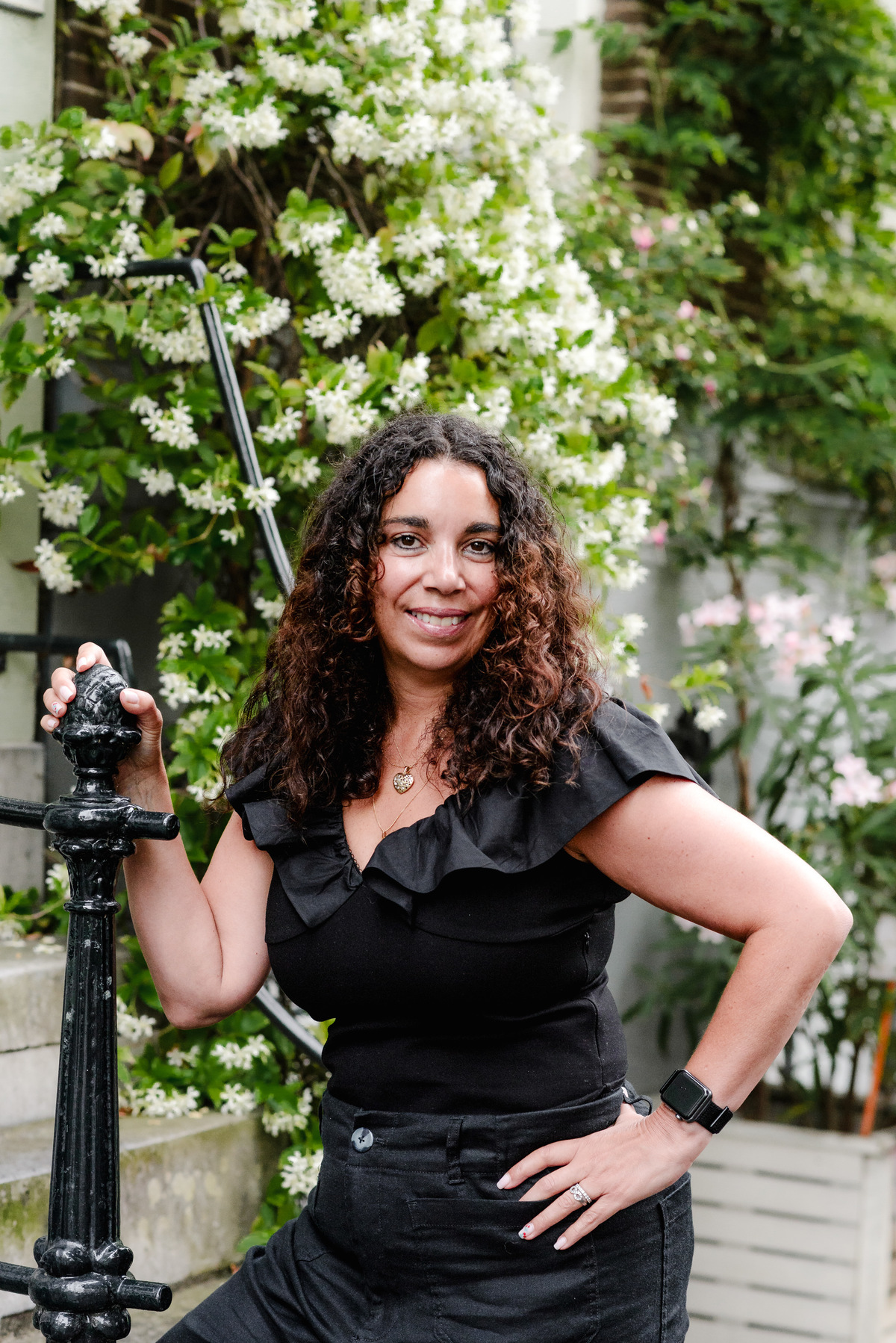 family photo session the the amsterdam canals in the Jordaan district, most famous. Family celebrating a wedding anniversary holding a famous Amsterdam cookie