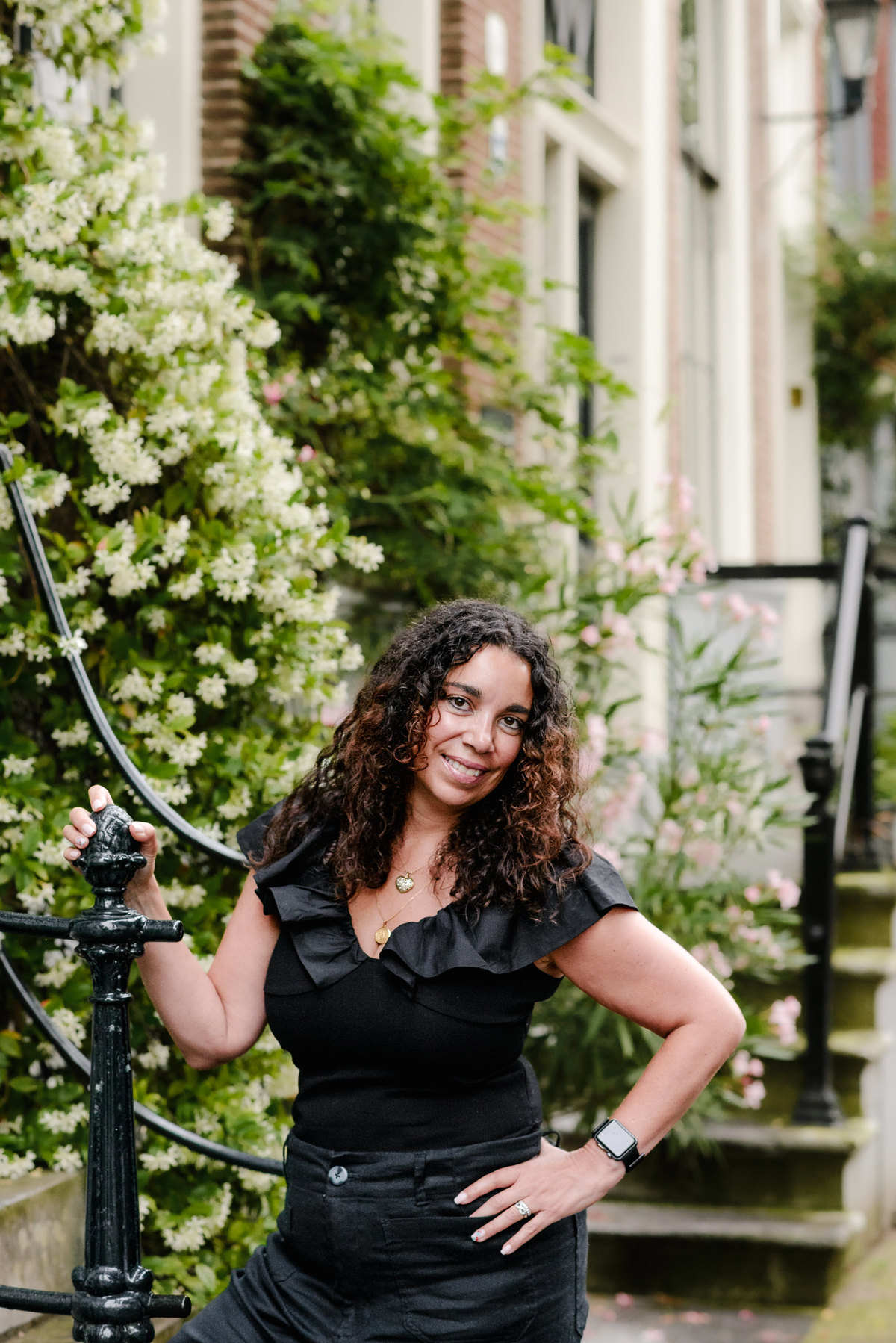 family photo session the the amsterdam canals in the Jordaan district, most famous. Family celebrating a wedding anniversary holding a famous Amsterdam cookie