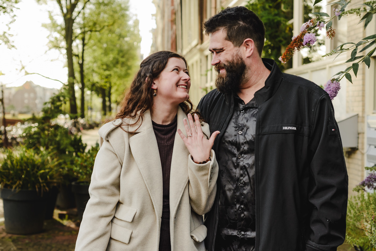 engaged couple with Amsterdam as a background