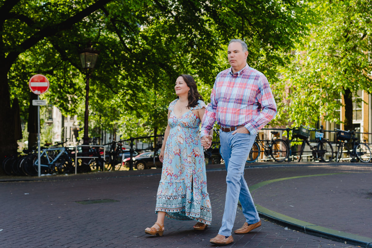 Couple strolling through Amsterdam streets in summer