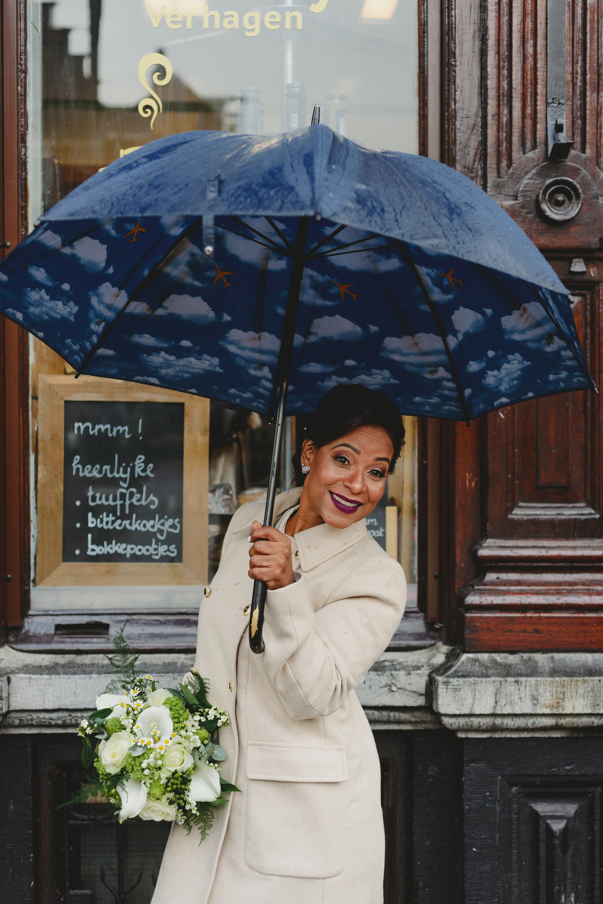 casual wedding moment outside bakery before Gemeente Amsterdam ceremony