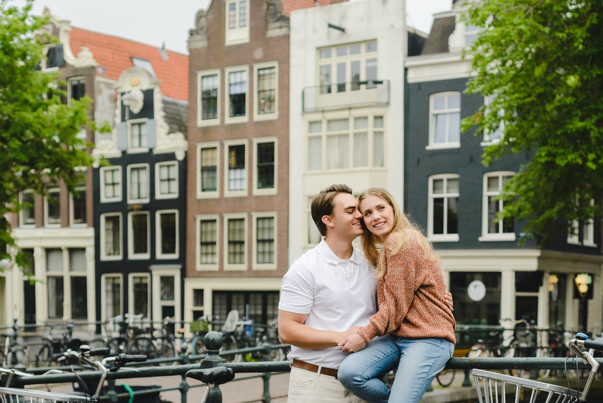 Documentary style couple photo capturing a relaxed walk near Amsterdam canals.