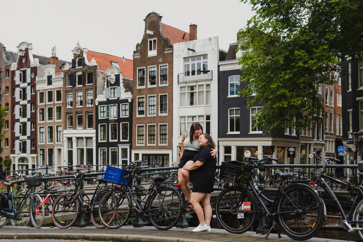 Romantic couple sitting by the water along Amsterdam’s canal belt