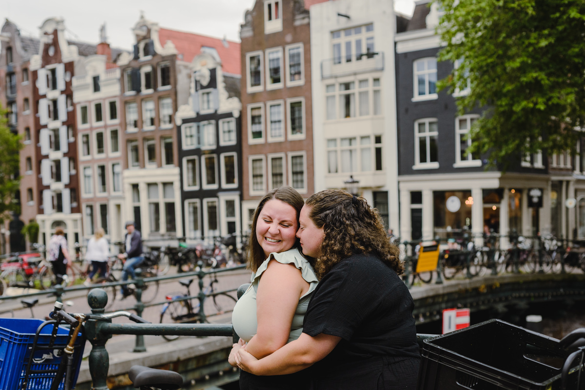 Playful same-sex couple laughing together during a relaxed Amsterdam photo shoot