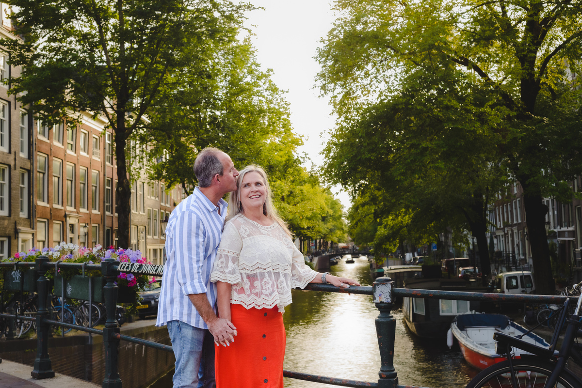 Romantic couple photo in Amsterdam Canal Belt