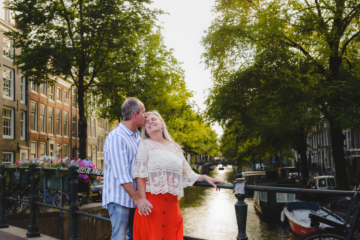 Romantic couple photo in Amsterdam Canal Belt