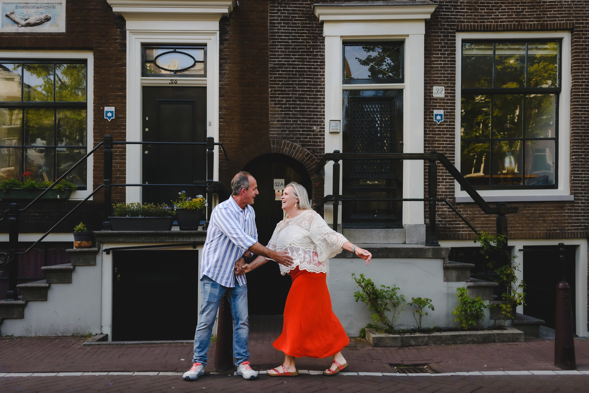 Amsterdam architecture backdrop for couples photos
