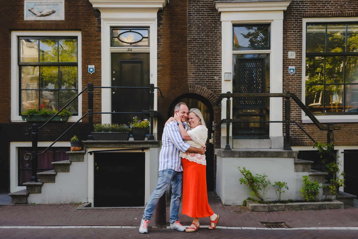 Amsterdam architecture backdrop for couples photos