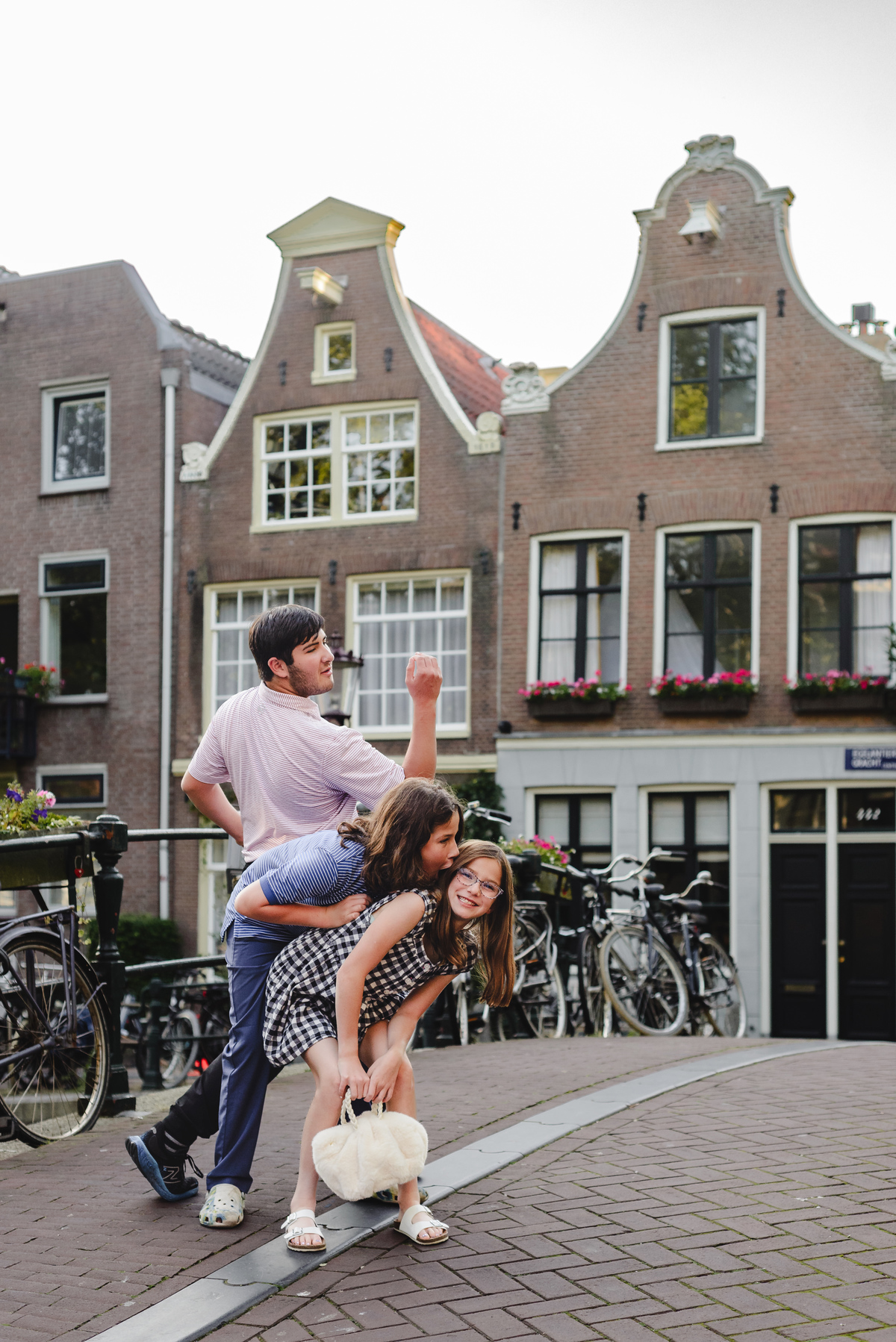 Siblings playing together during family photo session in Amsterdam