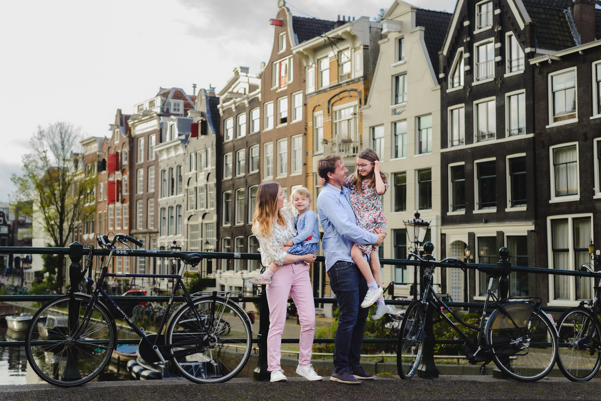 Family photo session in Amsterdam with young children near canals