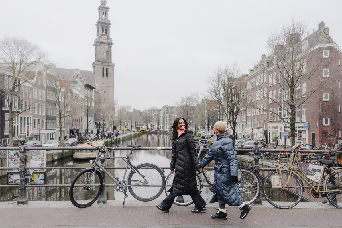 mother and daughter walking in Amsterdam