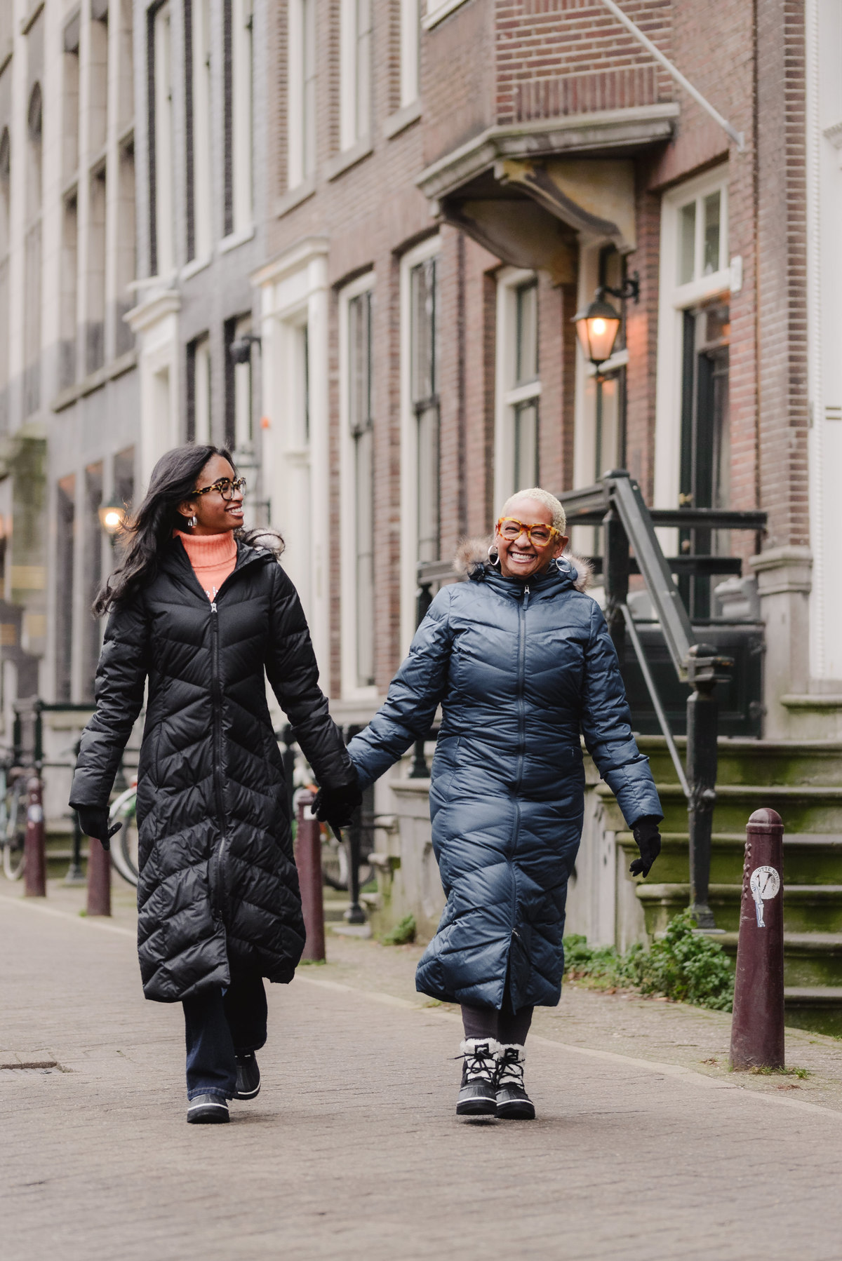 mother and daughter walking in Amsterdam