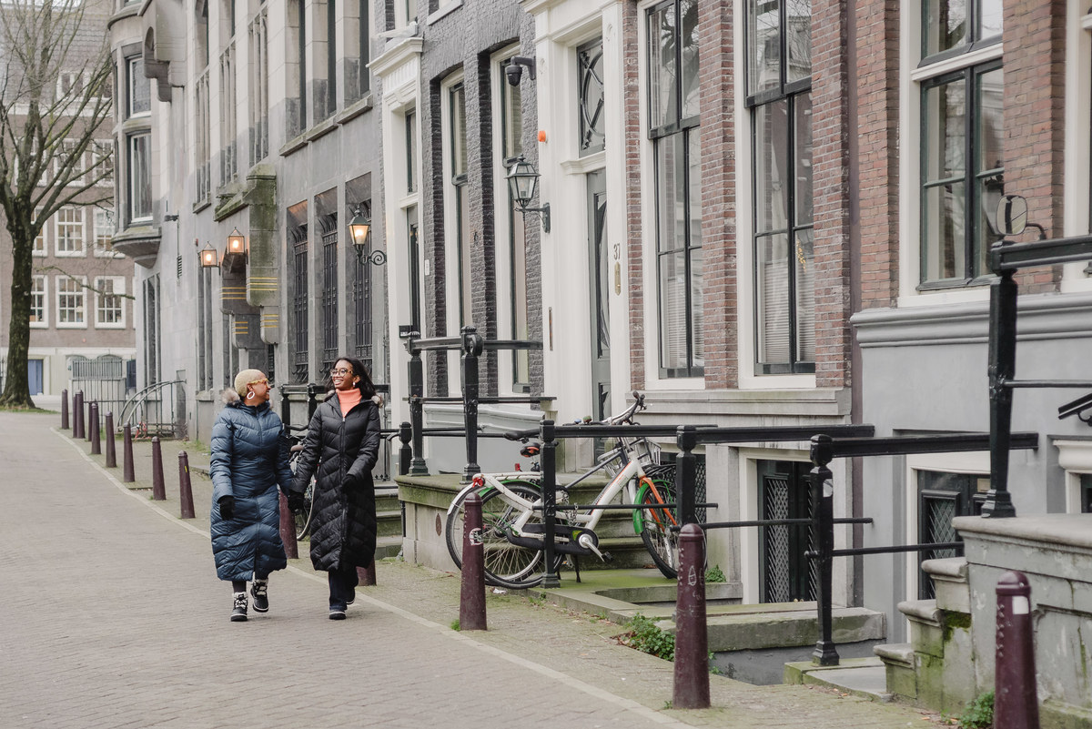 mother and daughter walking in Amsterdam